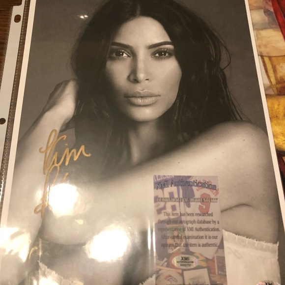 Kim kardashian signed ✍🏼 with COA - Picture 5 of 5
